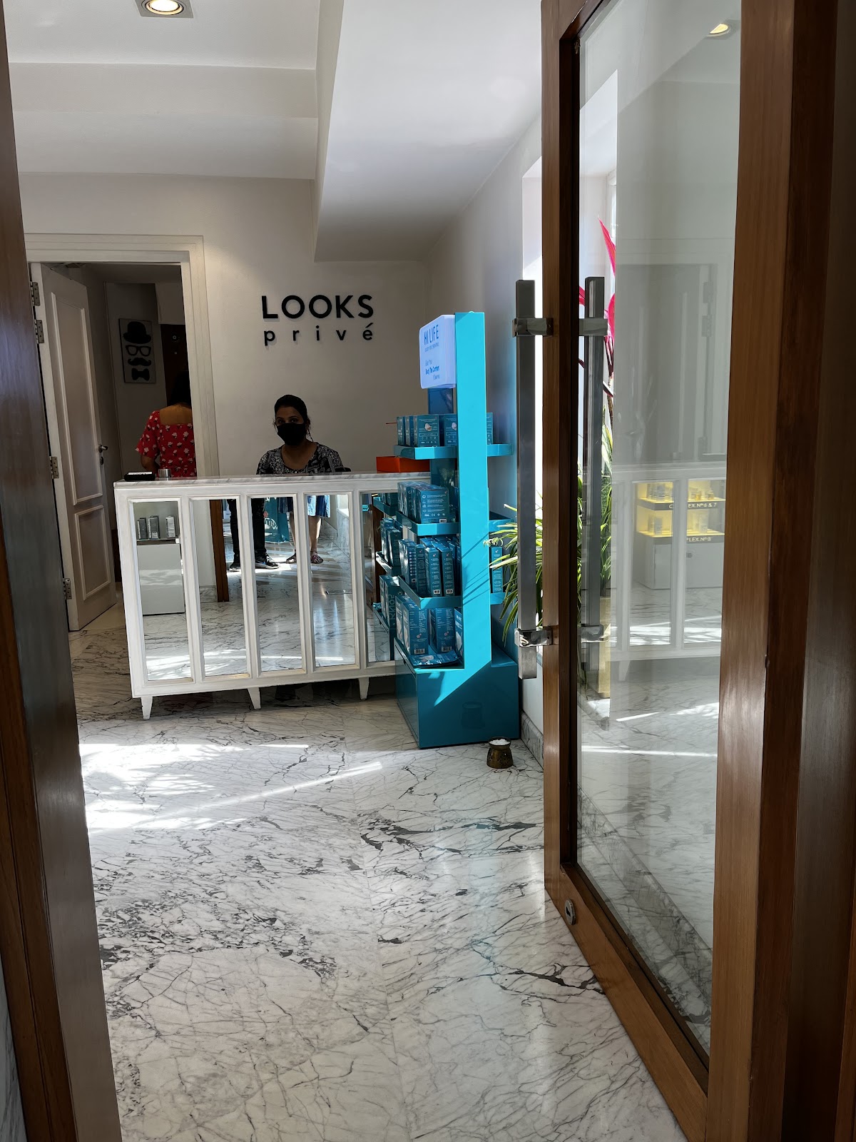 Looks Prive salon