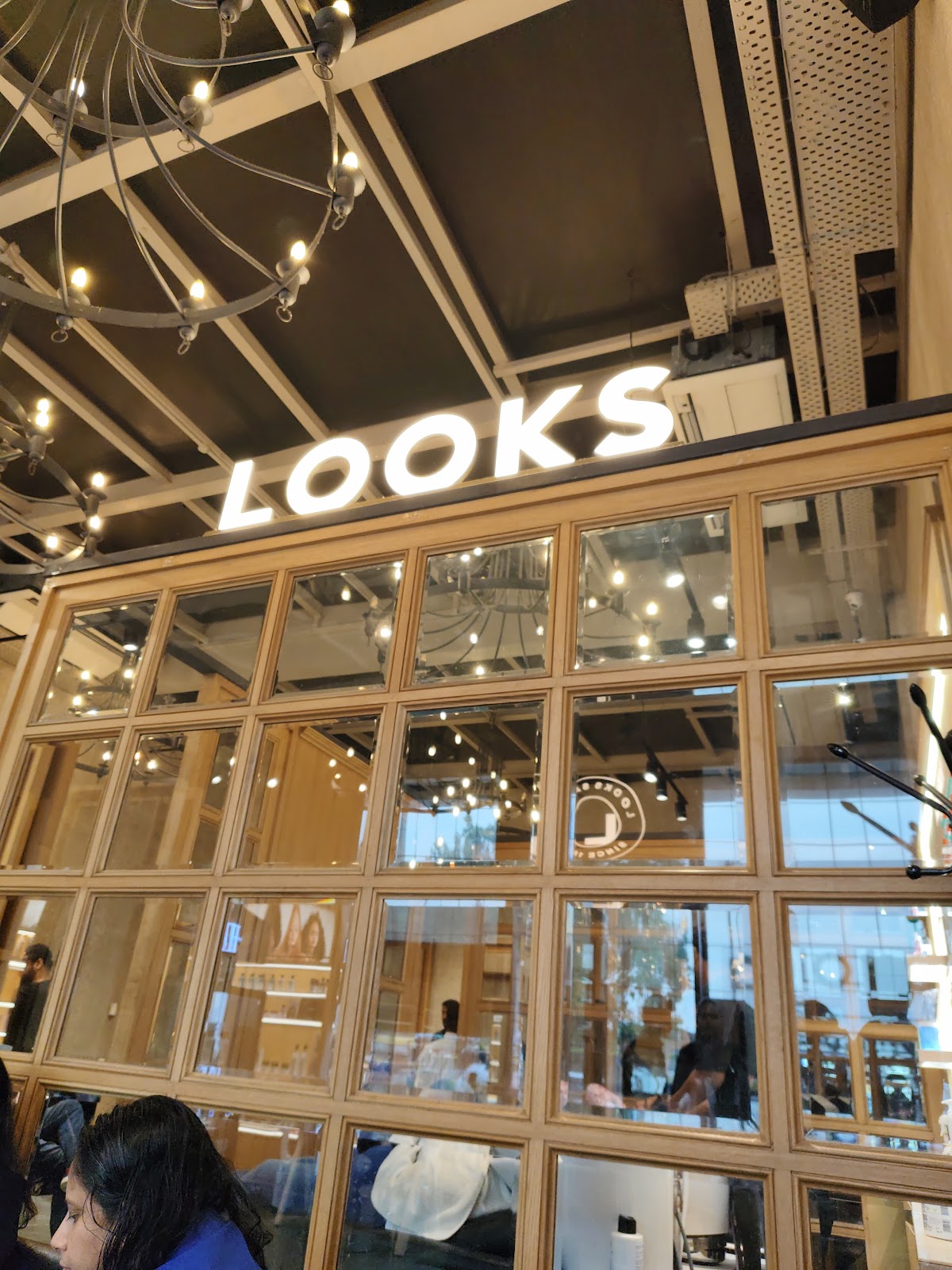 Looks Salon salon